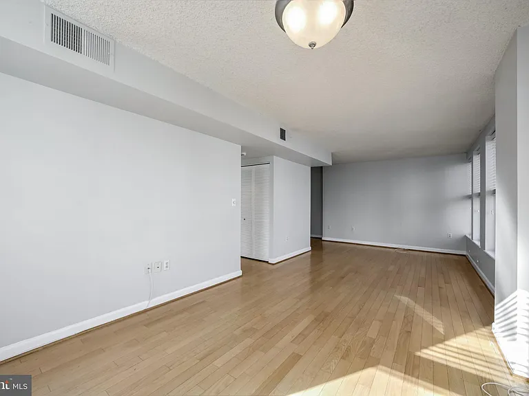 601 Pennsylvania Ave NW #910 — Photo 3