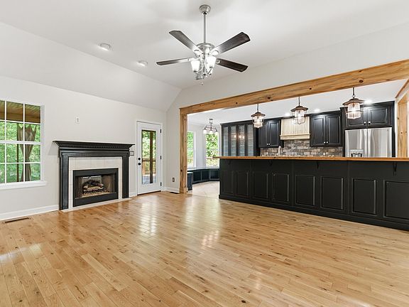4th image of 6933 Sawtooth Dr