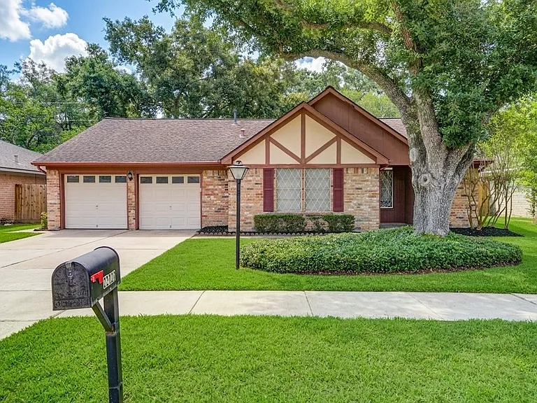 22323 Indian Ridge Dr — Photo 1