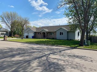 1386 Riverview Dr, Huron, SD 57350