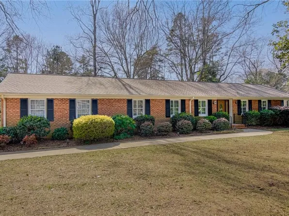 99 Fairidge Ct, Jamestown, NC 27282