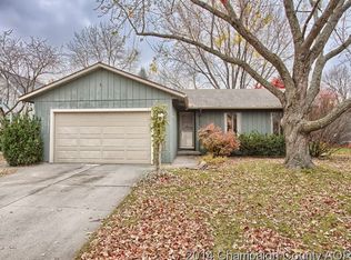 2318 Greenwood Ct, Champaign, IL 61821