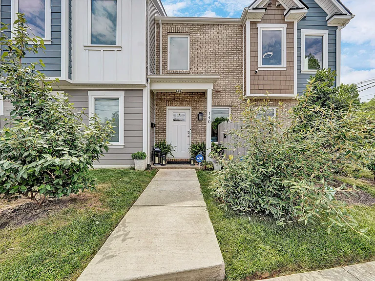 140 W Calhoun St — Photo 3