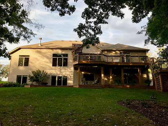 Two-level 1100 sqft deck