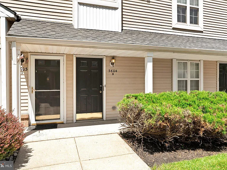 3604 Saxony Dr — Photo 4