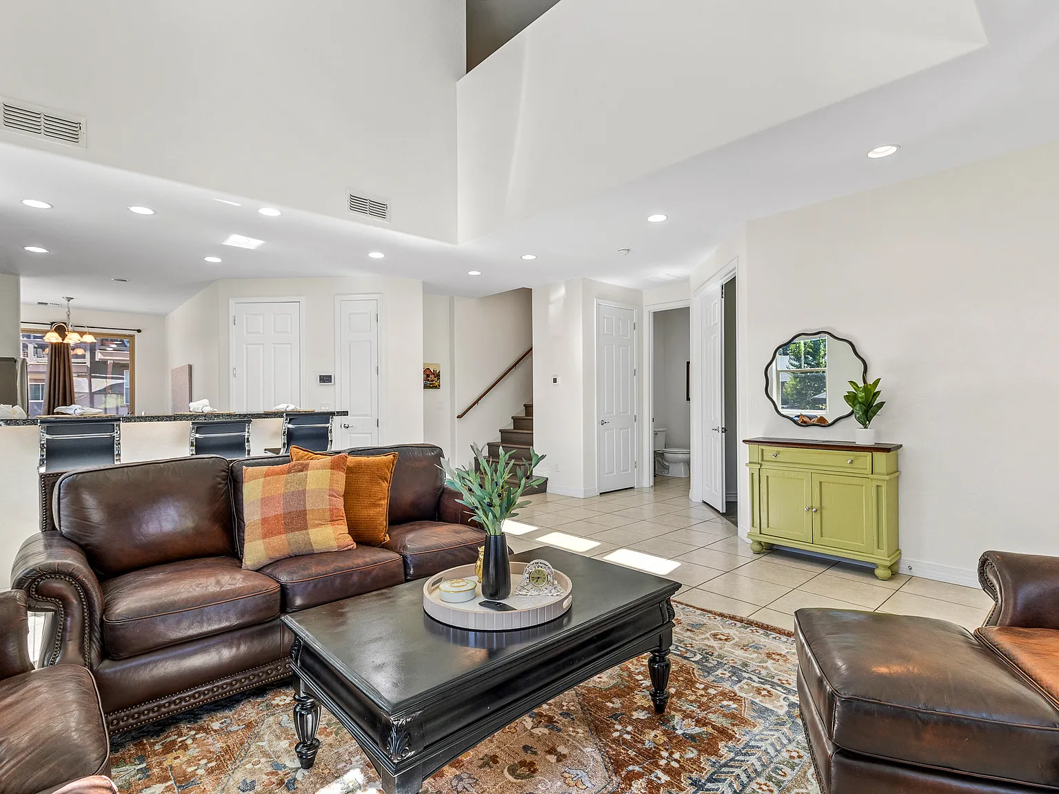 4 bed, 2.5 bath, 1936 sqft, $3,750 — Photo 4