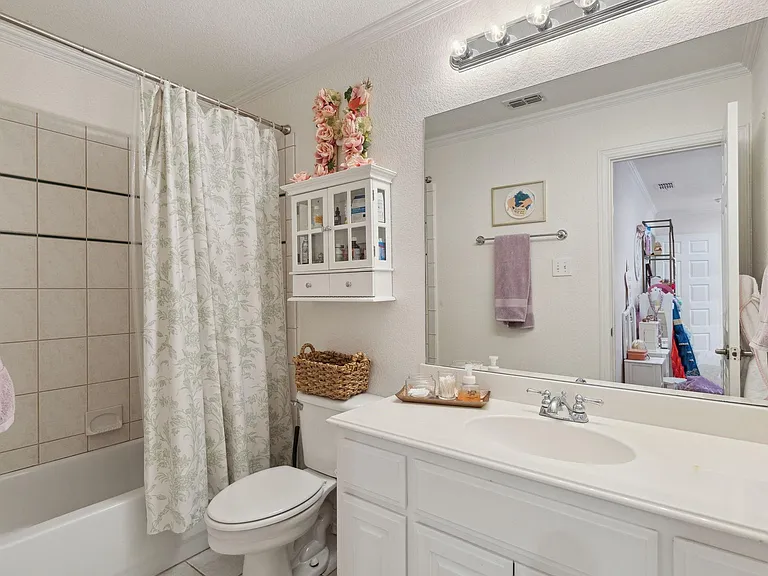 2704 Amherst Ave — Photo 30