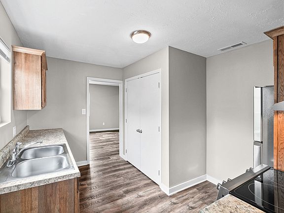 5th image of 2515 Florence Dr