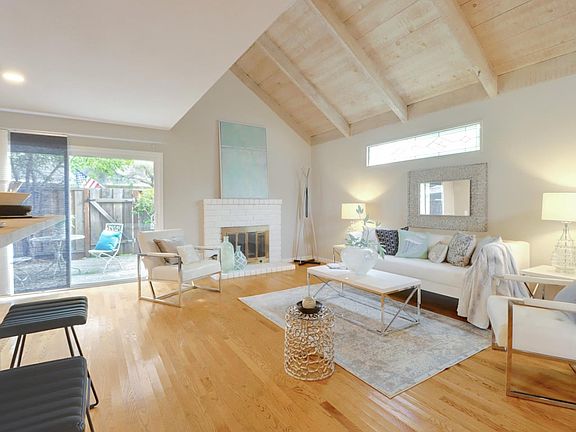 4th image of 276 Pine Wood Ln