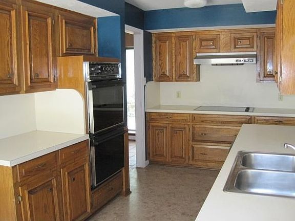 4th image of 7040 Hillwood Ln
