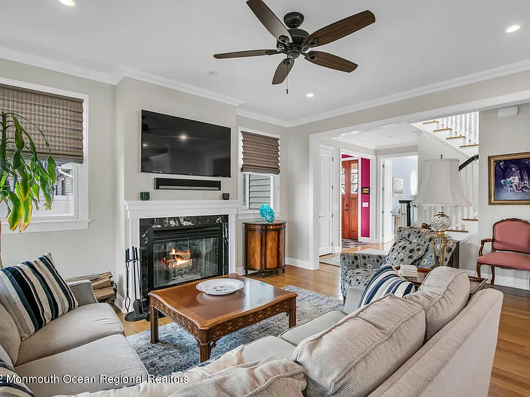812 Claridge Dr — Photo 13
