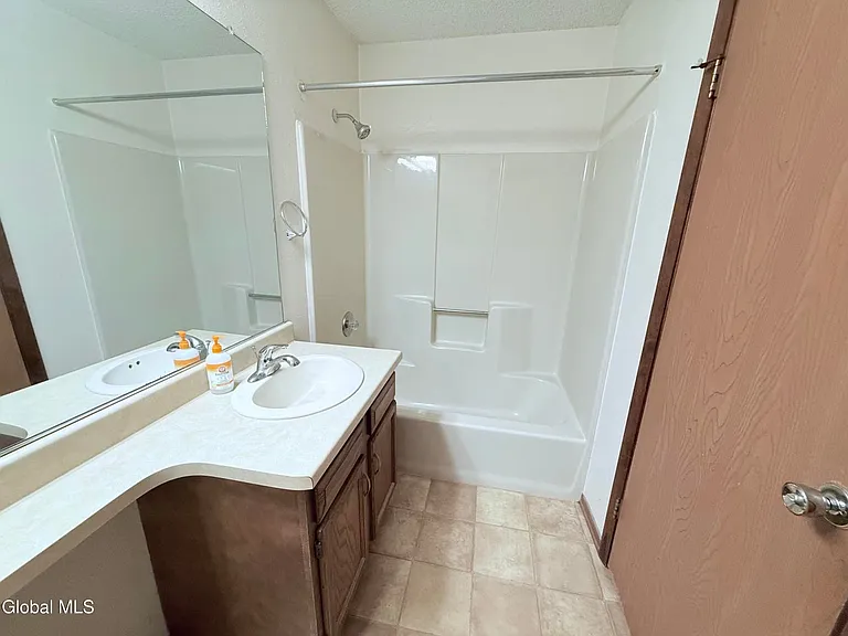208 Yorktown Dr — Photo 10