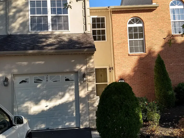 308 Hamilton Dr — Photo 2