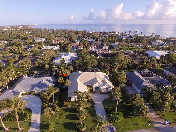 4th image of 1540 Shorelands Dr E