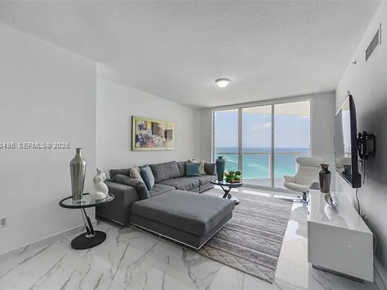 16699 Collins Ave #CU-2004 — Photo 4