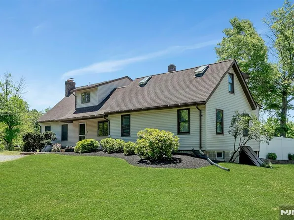 104 Steinmetz Rd, Hillsborough, NJ 08844