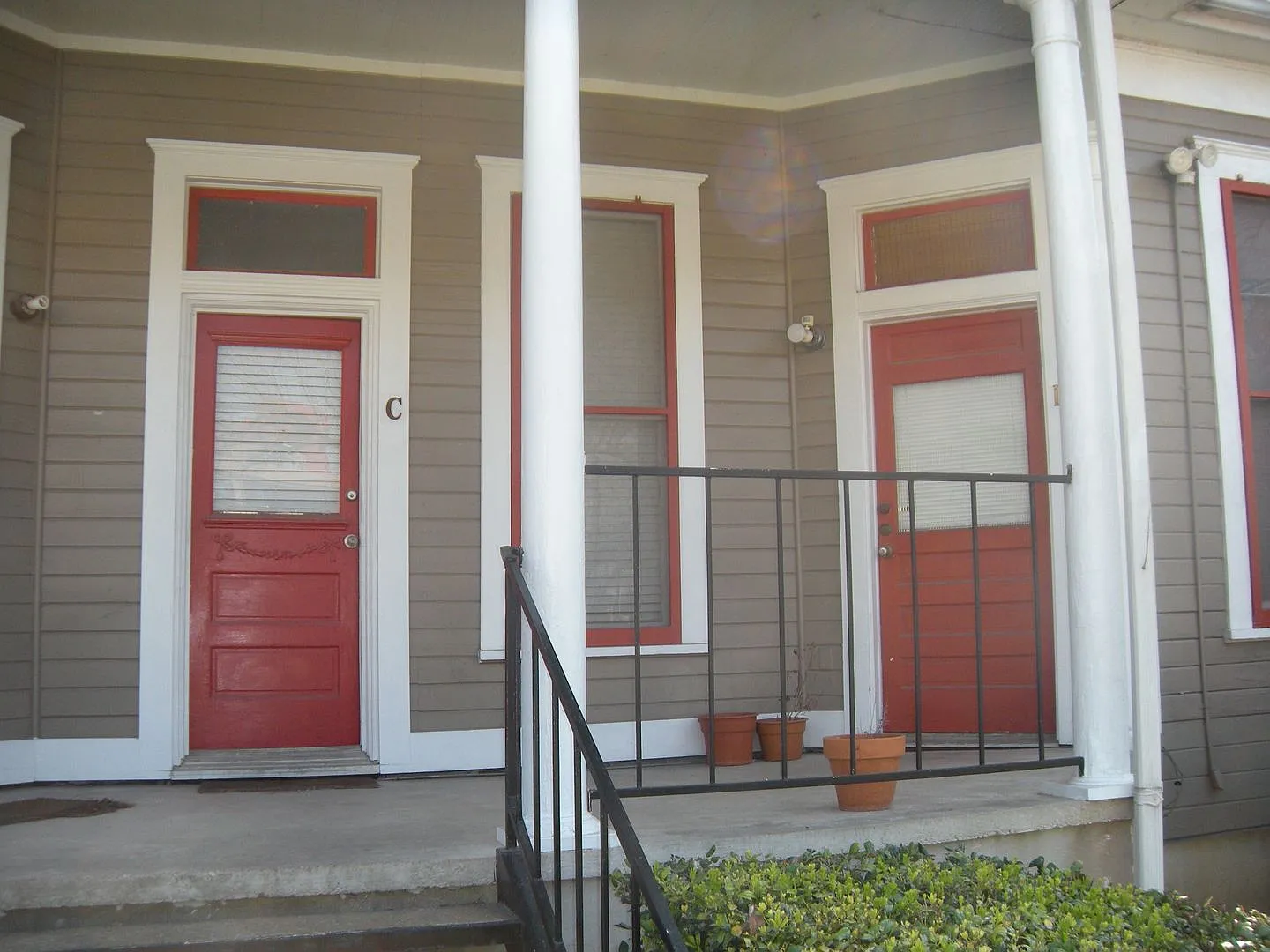 Lenox House - West Campus - 3 Bedroom — Photo 3