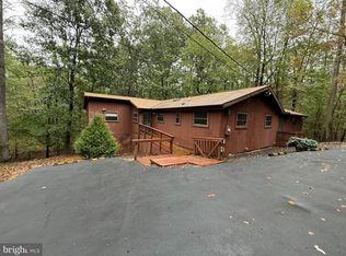 210 Black Hawk Ln, Hedgesville, WV 25427