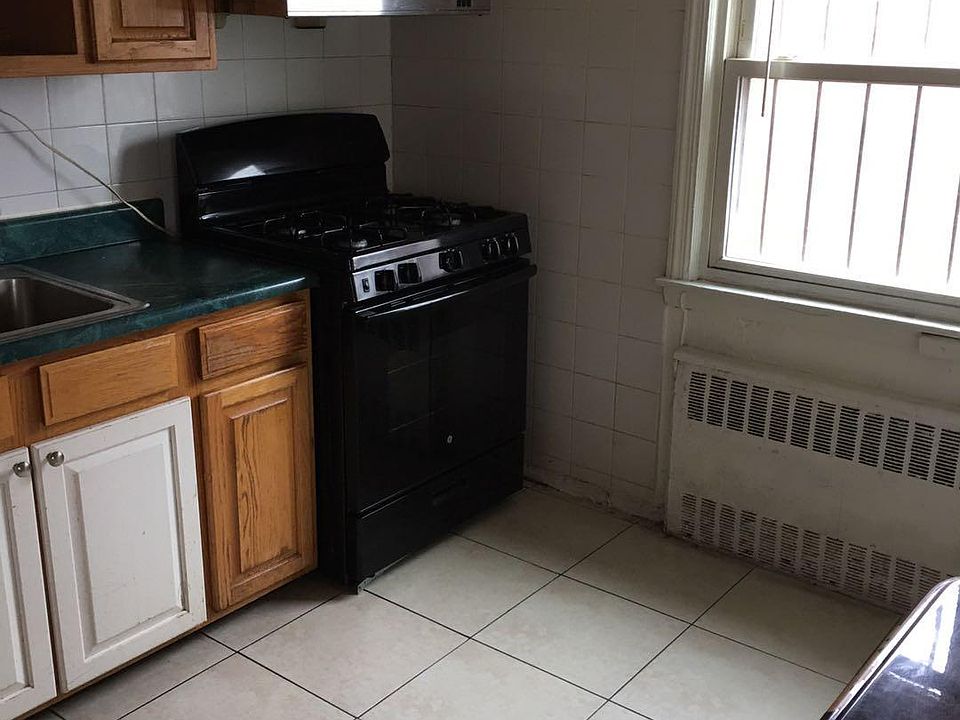 2nd image of 5038 186th St
