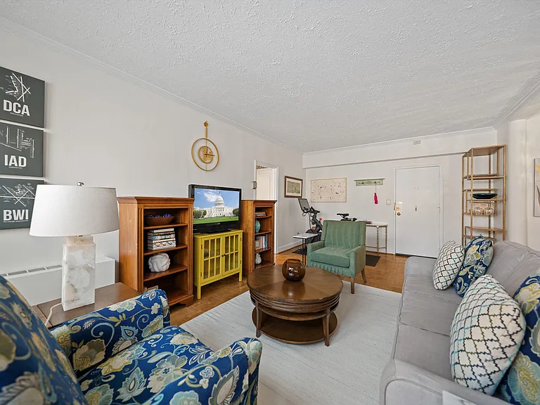 3901 Cathedral Ave NW #209 — Photo 1