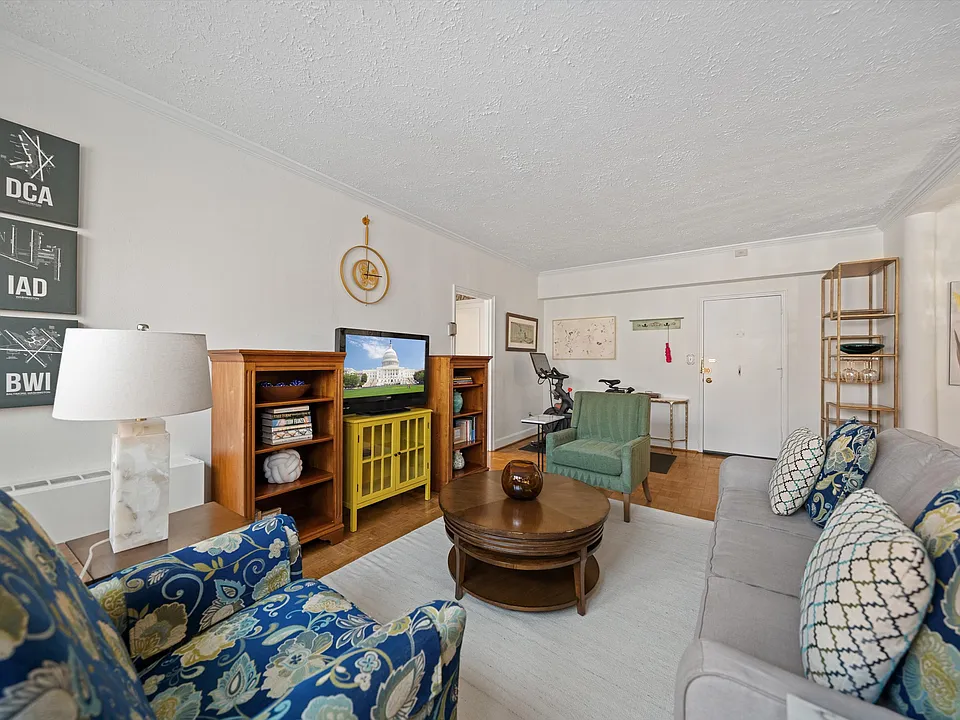 3901 Cathedral Ave NW #209