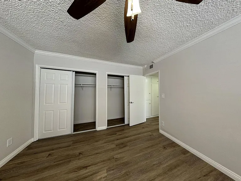 HYW - Hayworth Apts. — Photo 19