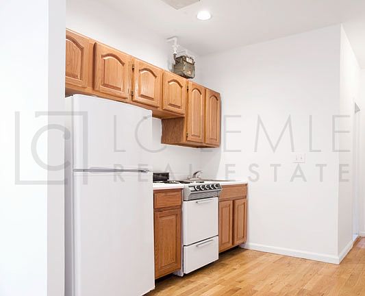 4th image of 450 E 81st St APT 32