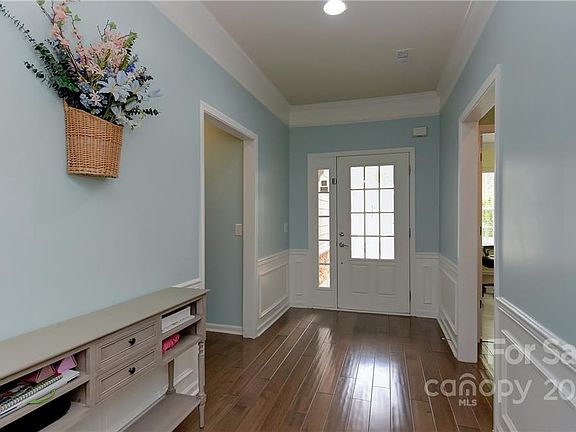 4th image of 10567 Bethpage Dr