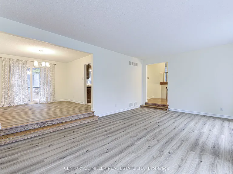163 Castle Cres — Photo 11