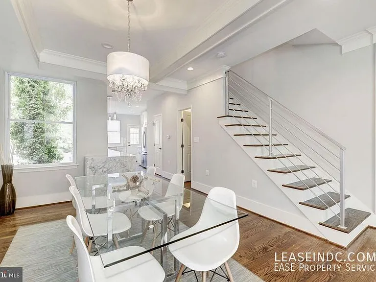 2129 4th St NE — Photo 6