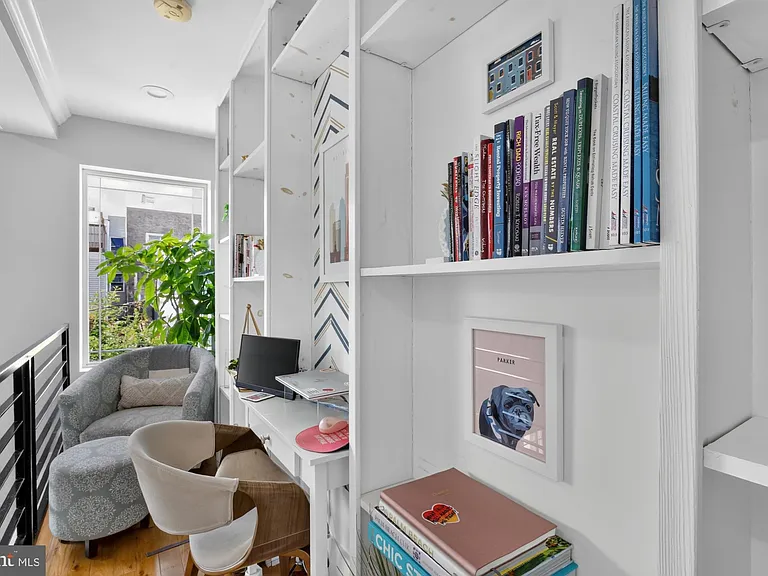 2328 E Fletcher St — Photo 30