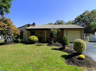 36 Outlook Ln, Levittown, PA