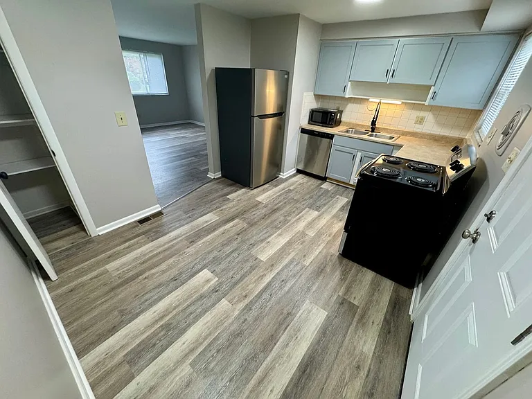 4944-4958 Arbor Village Drive — Photo 11