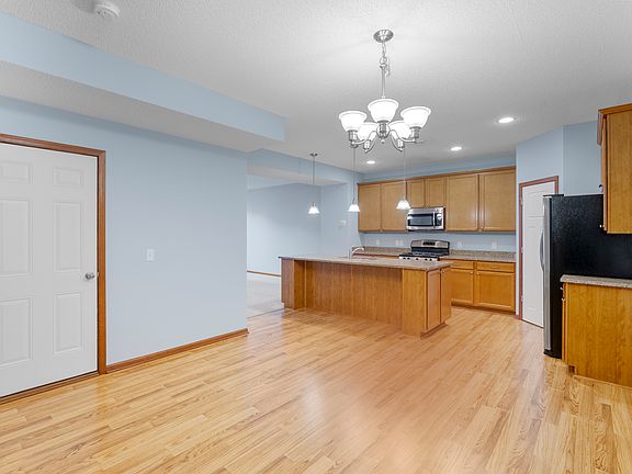 3rd image of 1825 Columbia Ln Unit 3