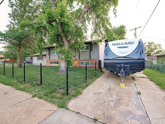 2nd image of 2540 Belmont Blvd