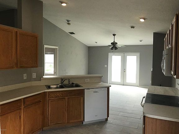 3rd image of 621 Benton Dr