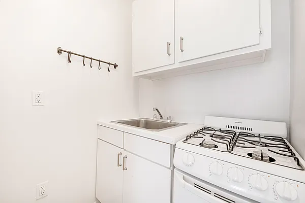 Rented by REAL New York | media 15