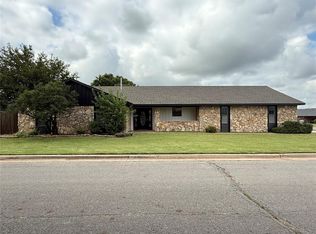 101 Regency Dr, Clinton, OK 73601