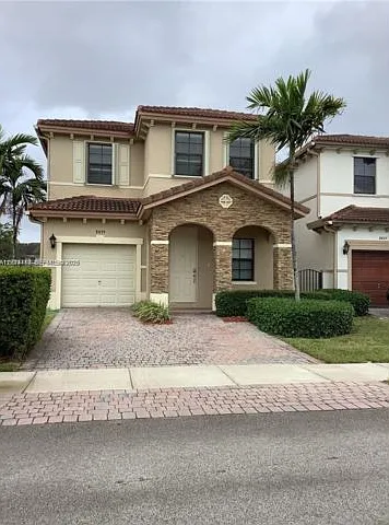 3 bed, 2.5 bath, 1895 sqft, $3,200 — Photo 1