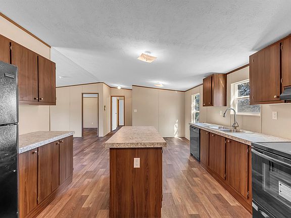 5th image of 320 Horseshoe Drive