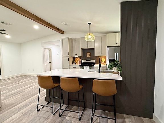 4th image of 321 Timber Wind Dr