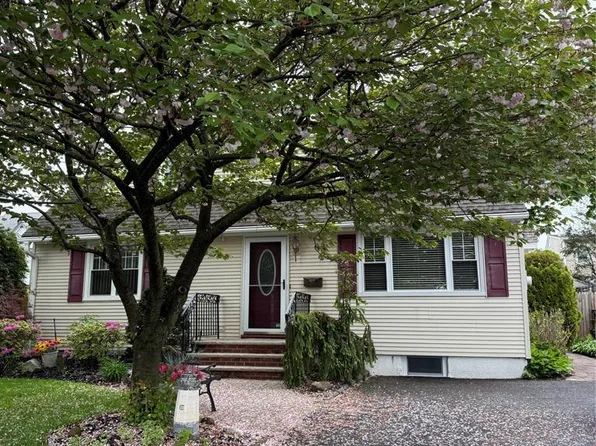 15 Congress St, Dumont, NJ 07628