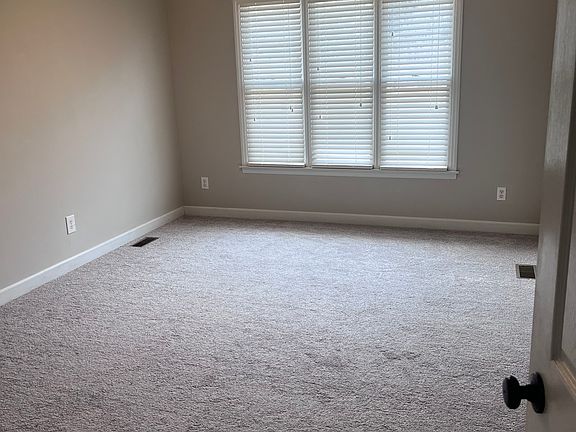 5th image of 218 Brookfield Cir