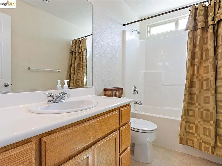 1208 Picadilly Ln — Photo 9