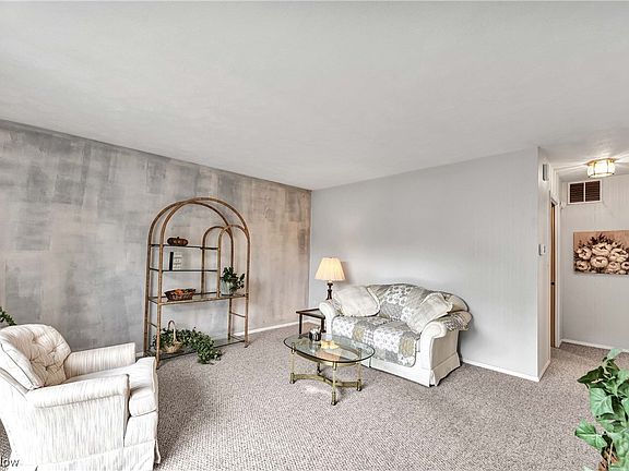 3rd image of 50 Greenfield Ct