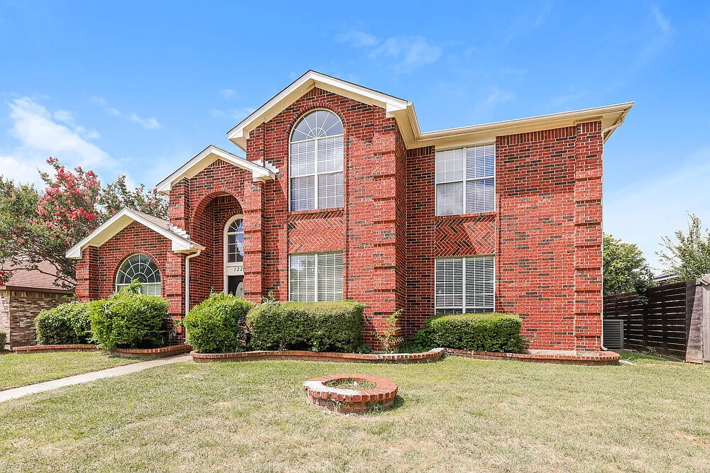 4 bed, 2.5 bath, 2329 sqft, $2,555 — Photo 4