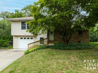 1604 Woodcliff Ave SE, Grand Rapids, MI 49506