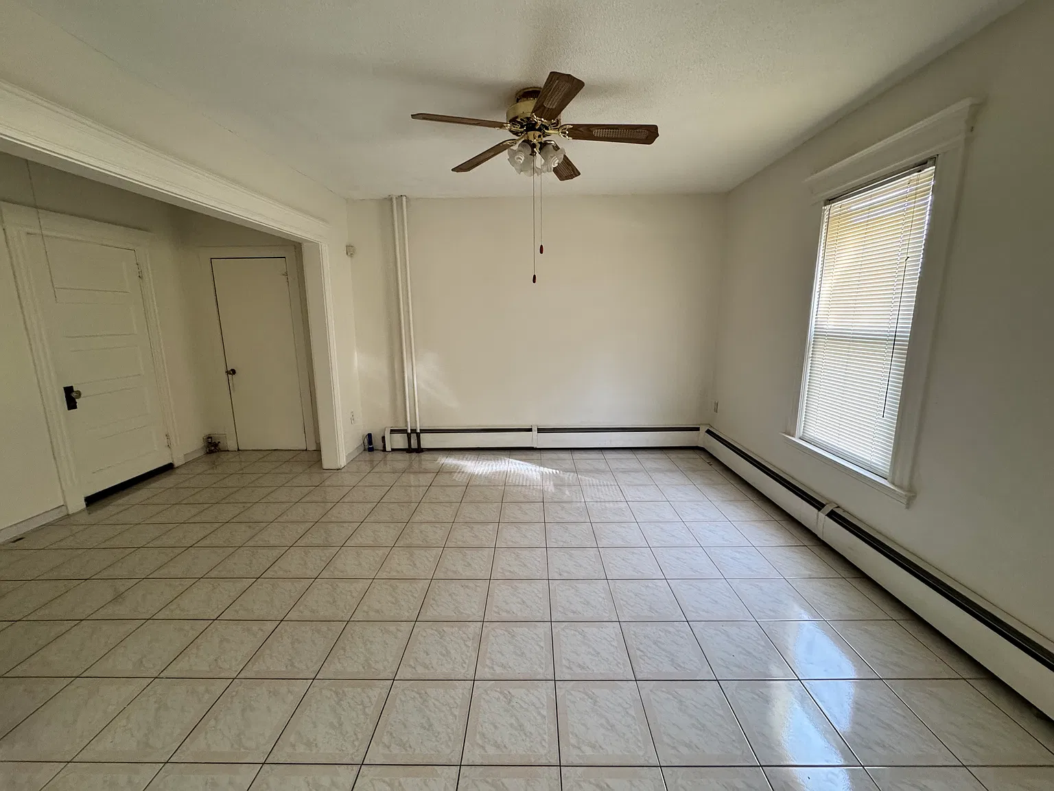 2 bed, 1200 sqft, $1,600 — Photo 3
