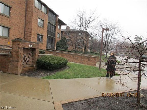 3rd image of 120 Fox Hollow Dr APT 205A