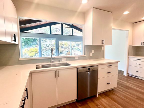 4th image of 123 Oak Manor Dr